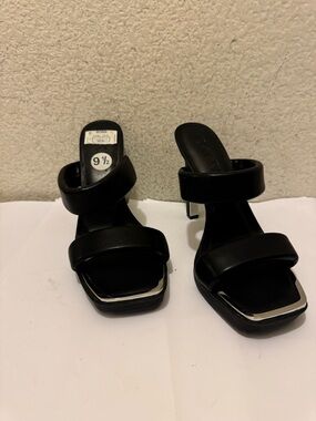 NWOT DKNY Black Double-Strap Square-Toe Block Heel Sandals 9.5